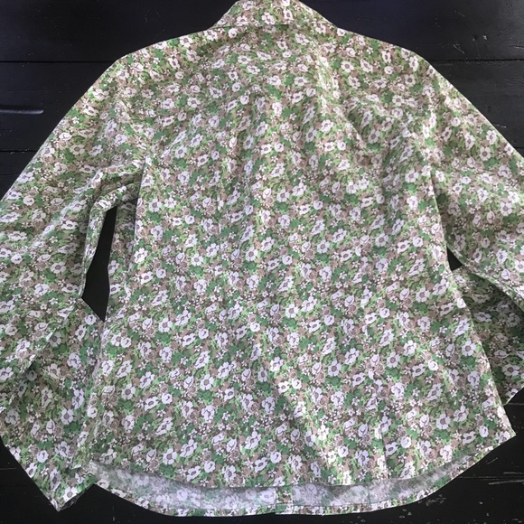 🍃LOFT Button Blouse - Picture 7 of 8